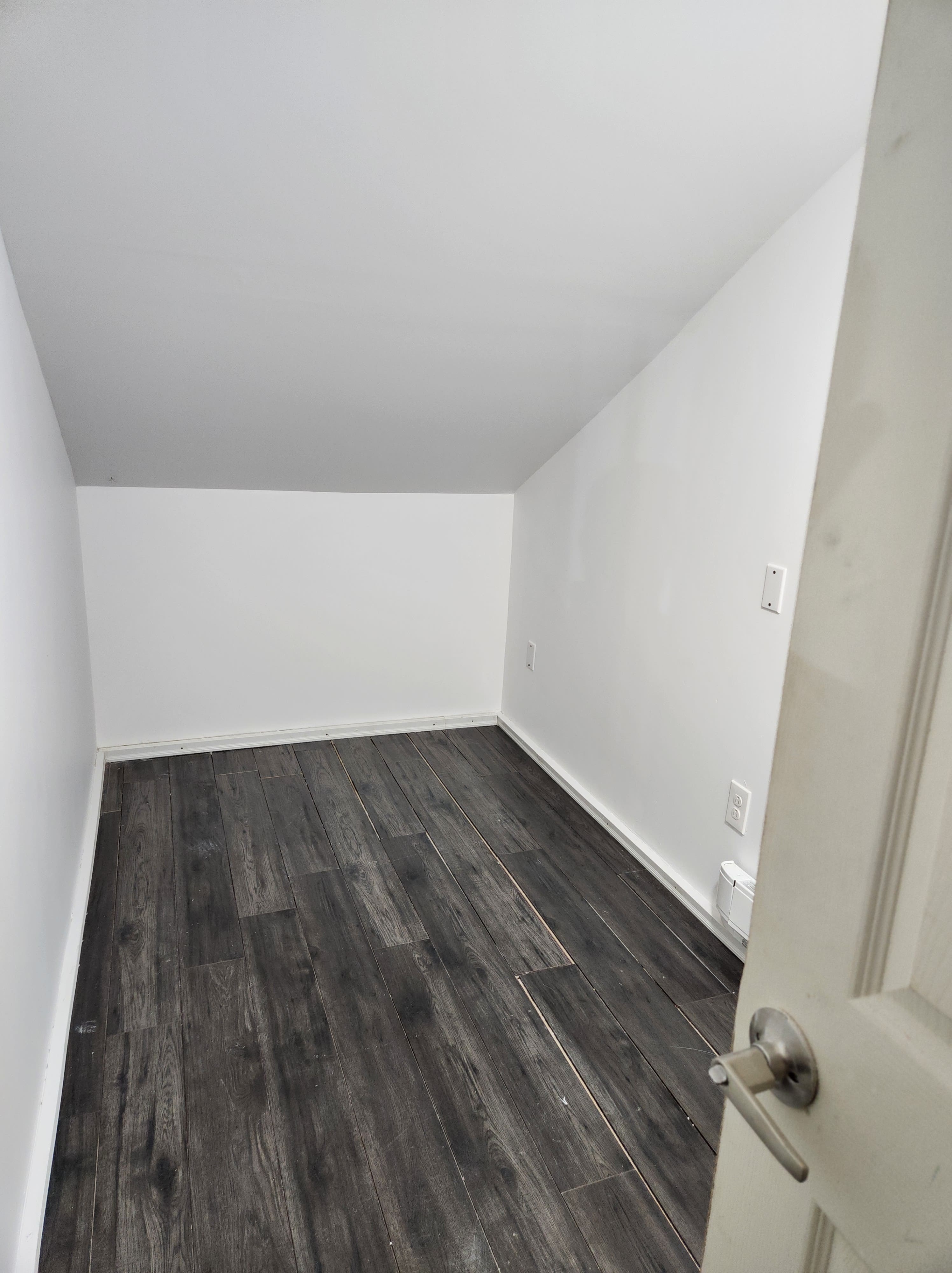 espace de rangement à l'entrée compressé