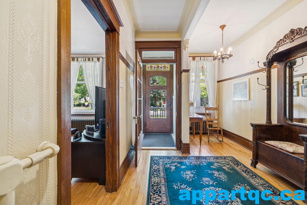 hall d'entrée (avant du logement, coté sud-est)